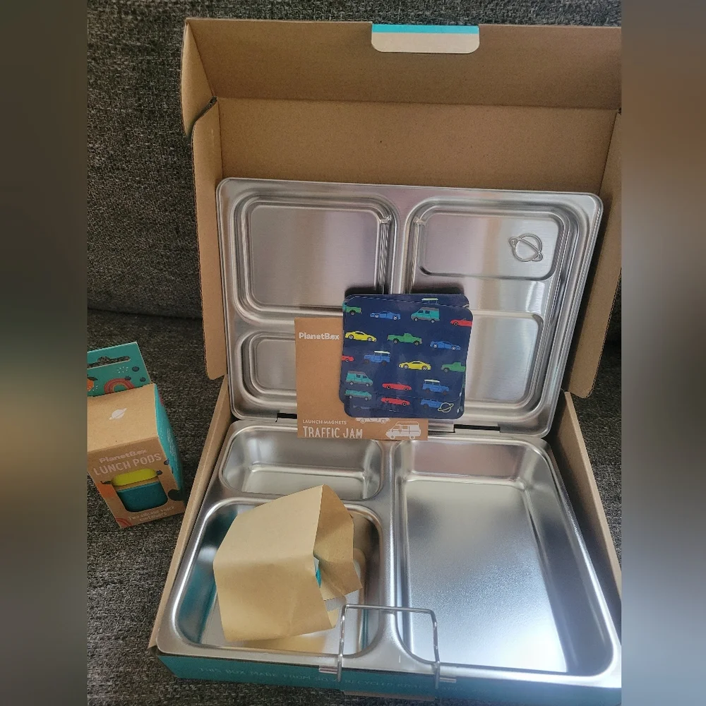 PlanetBox Lunch Box Set with Pods and Magnets - Picture 2 of 3